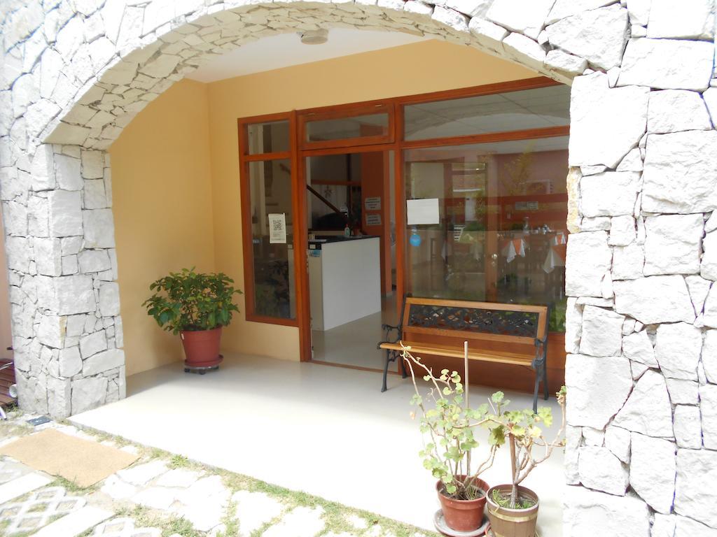 Hosteria Ymaz Villa Gesell Exterior foto